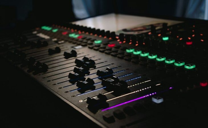 Gain staging i praktiken: Varför headroom är avgörande i den digitala mixkedjan Image